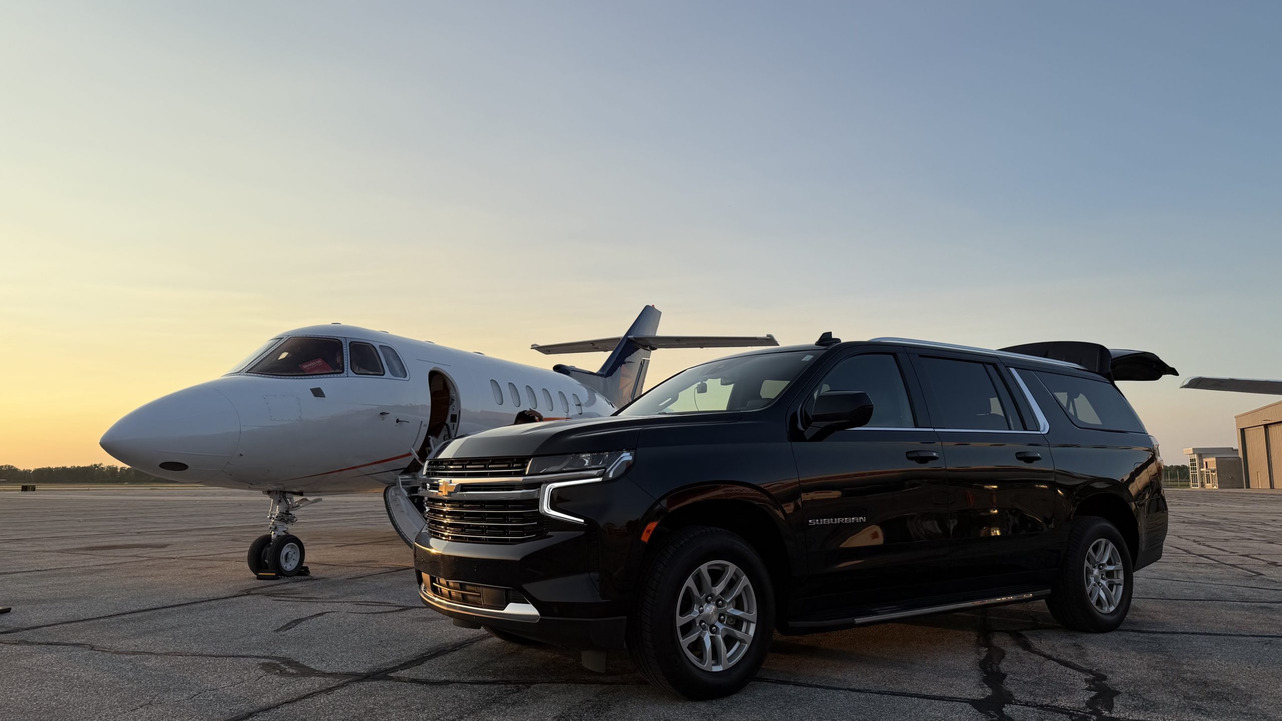 Detroit Airport Black Car Service. Executive Black Car Service KYIP FBO.